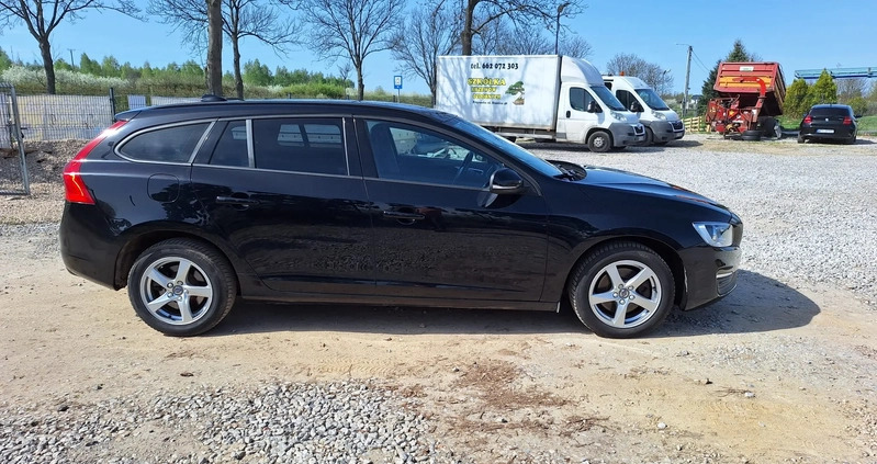 Volvo V60 cena 34700 przebieg: 212000, rok produkcji 2015 z Przysucha małe 46